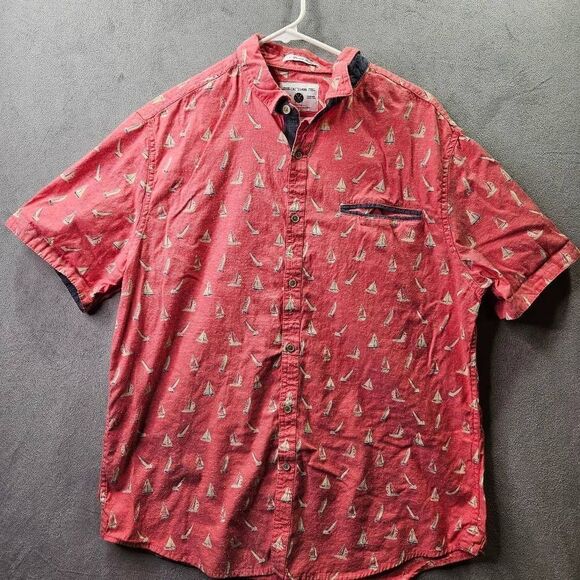 Cactus Man Slim Fit Shirt Mens Size XL Red Sailboat Print Short Sleeve Button Up - Picture 1 of 10